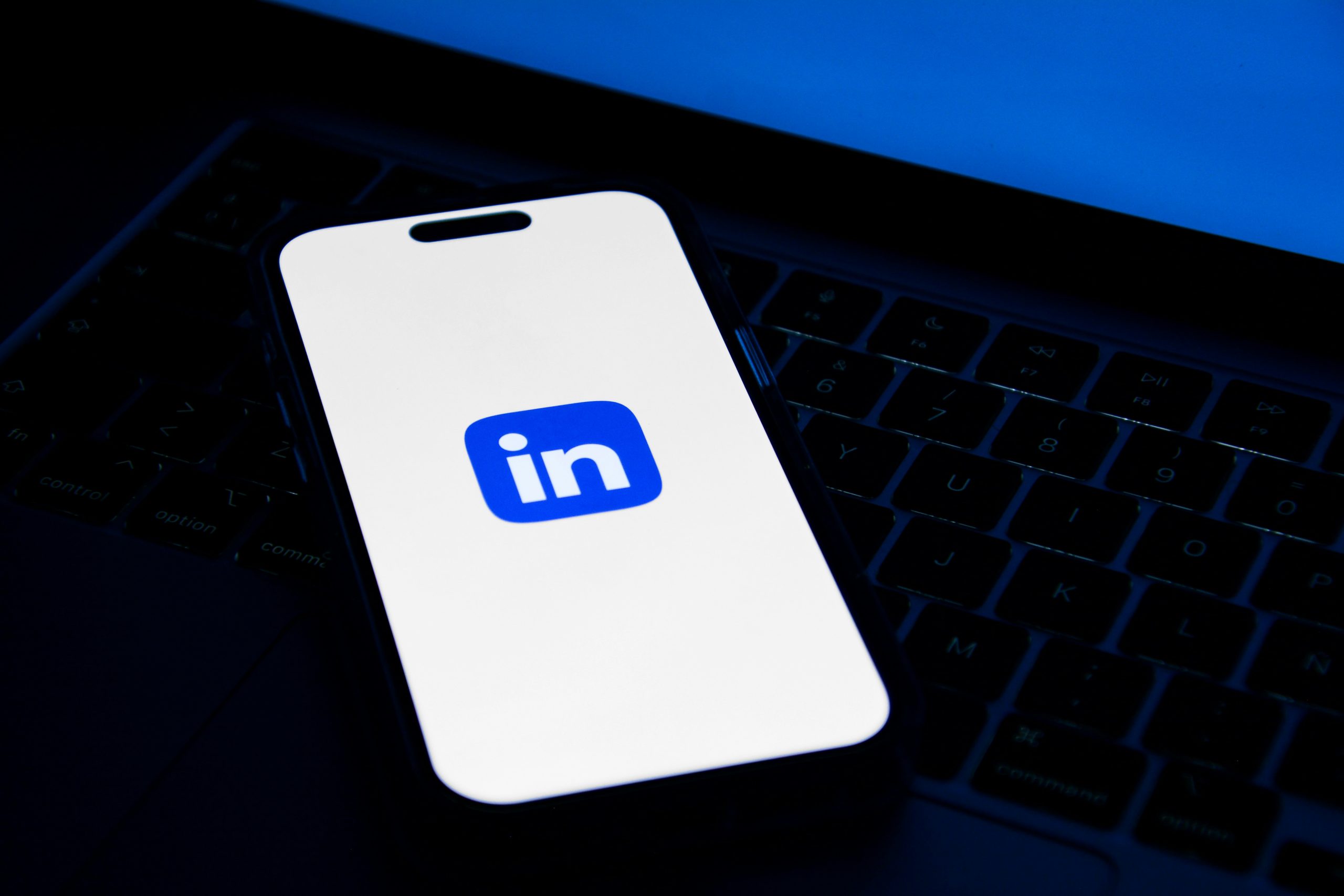 LinkedIn playbook for leaders